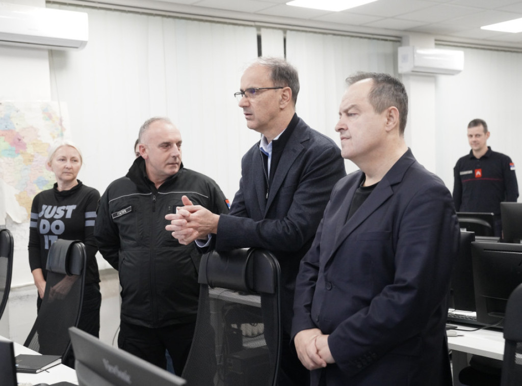 Premijer Macut i ministar Dačić posetili Sektor za vanredne situacije zbog nevremena u većem delu Srbije