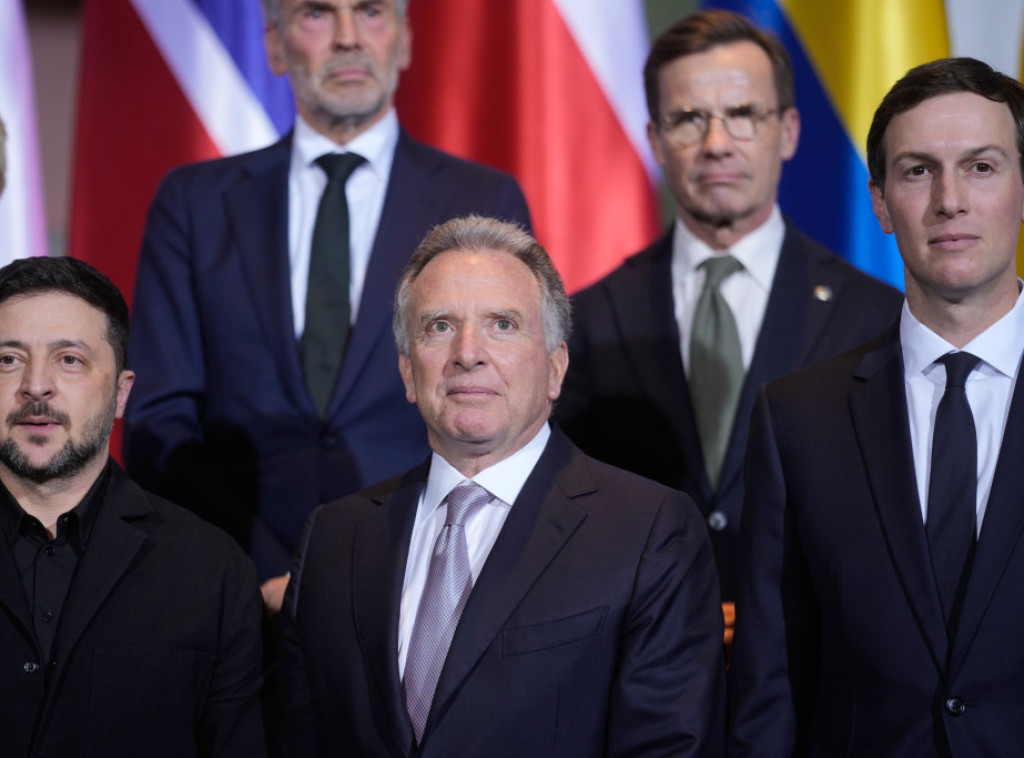 Stiv Vitkof i Džared Kušner u delegaciji Sjedinjenih Američkih Država na pregovorima o Ukrajini u Parizu