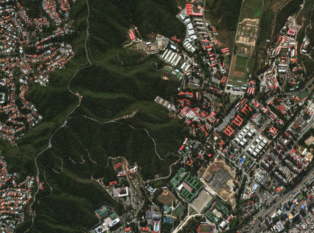 Mediji: Pucnjava i navodni dronovi iznad predsedničke palate u Karakasu