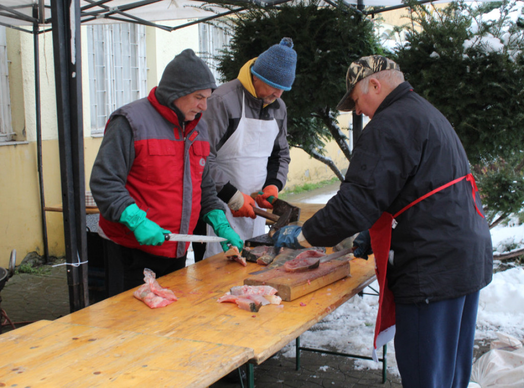 Tradicionalna riblja čorba u Temerinu - Mađari kuvaju za Srbe povodom Badnjeg dana