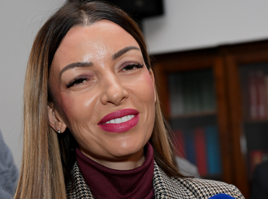 Adrijana Mesarović čestitala Badnji dan: Neka nam praznik donese mir u srcima, slogu i snagu