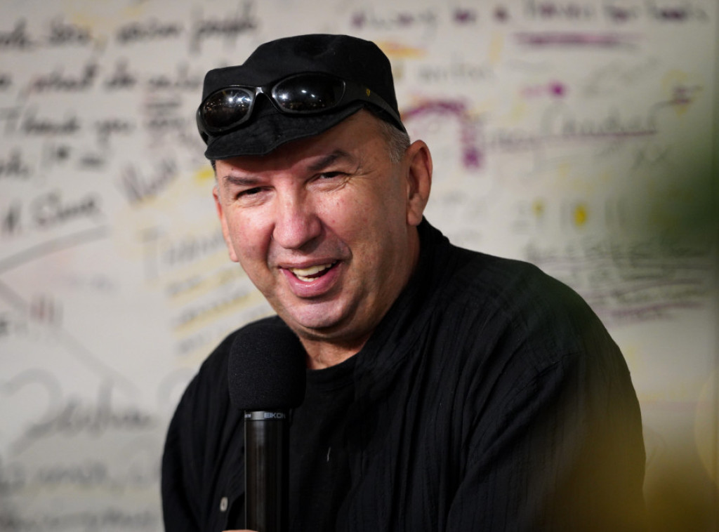 Pisac Uroš Petrović za Tanjug: Nedavno sam objavio bajku "Čudesno jezero"