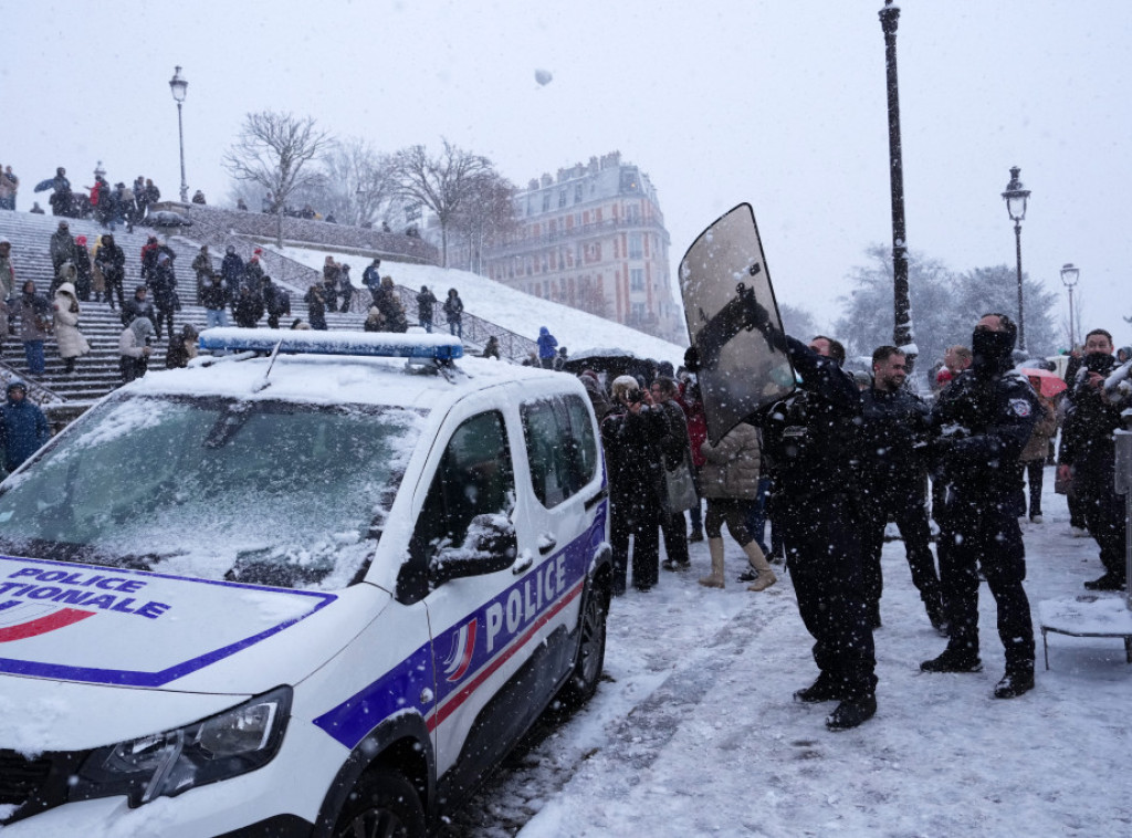 Najmanje pet osoba izgubilo život u nevremenu u Francuskoj, vozač upao u reku