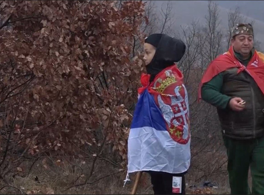 Tradicionalnom sečom badnjaka u Gračanici počelo obeležavanje Badnjeg dana