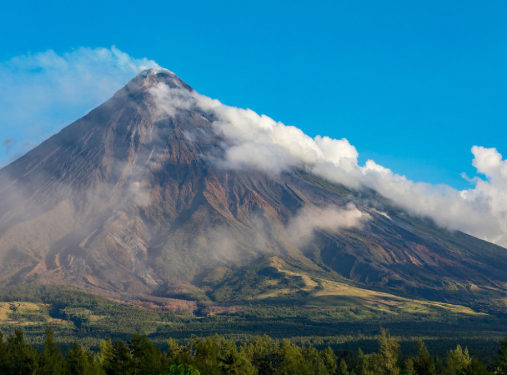 Filipinski institut podigao uzbunu za vulkan Majon na treći nivo
