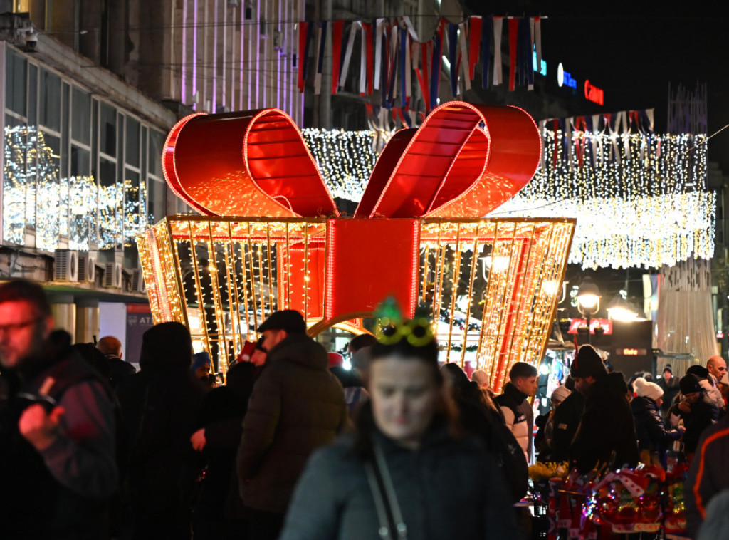 Radno vreme danas do 18 časova, Božić neradan dan - besplatan parking, rade dežurne apoteke