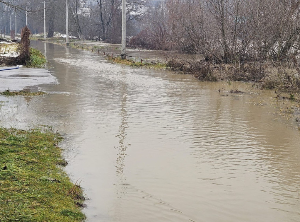 U Prijepolju Lim u opadanju, izlivanje u nebranjenim delovima