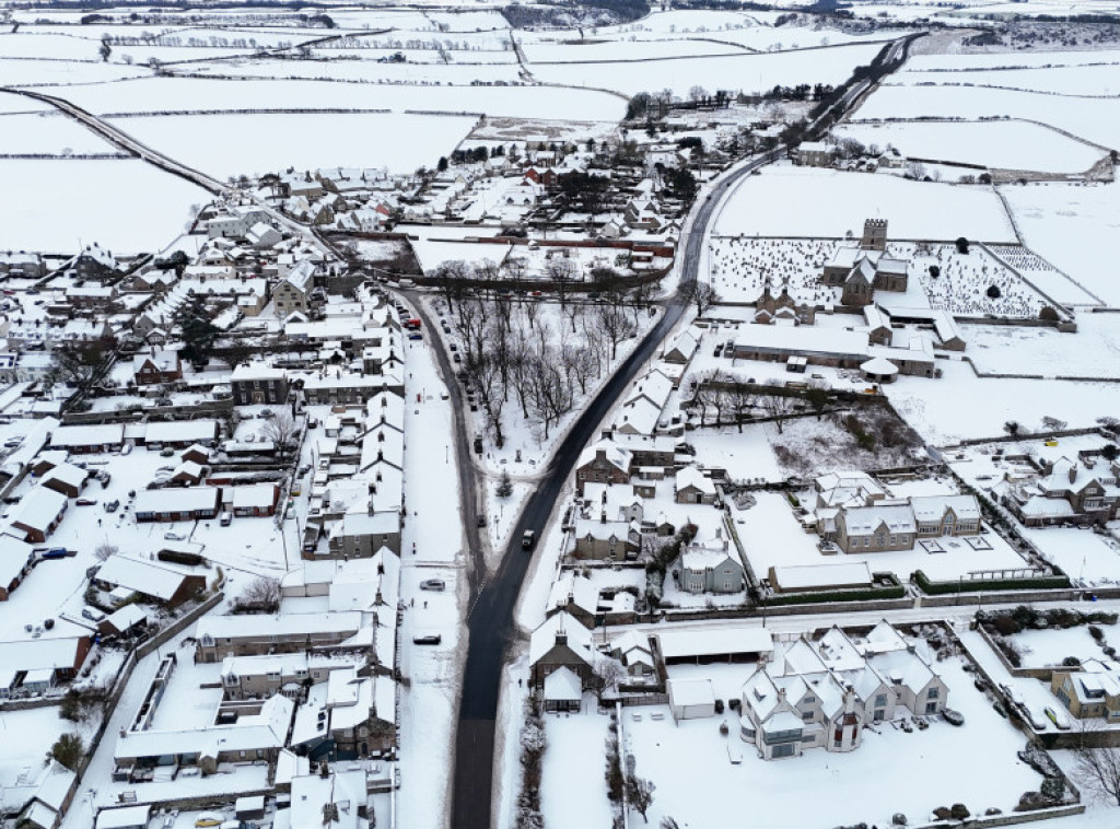 Region: Zbog snežnih smetova i zaglavljenih vozila zatvoren Sljemenski put