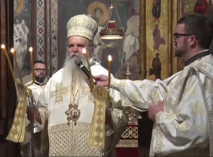 Na svečanoj božićnoj liturgiji u Gračanici prenete poruke mira, ljubavi i blagostanja