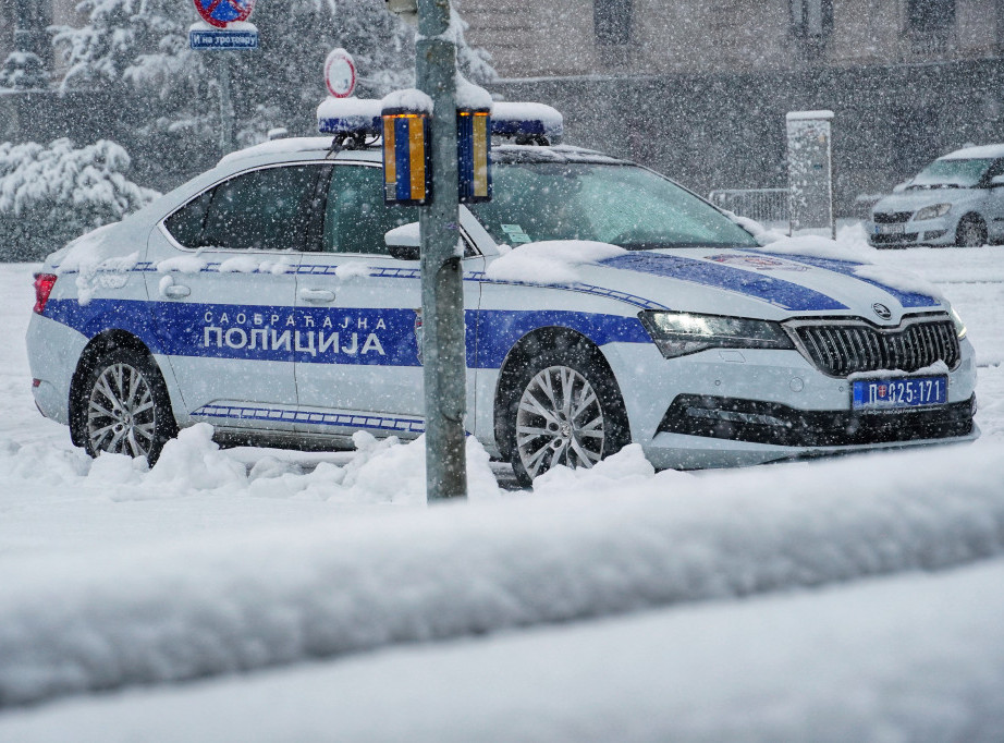 Putevi Srbije: Vozačima se zbog snega i leda na putevima savetuje oprezna vožnja