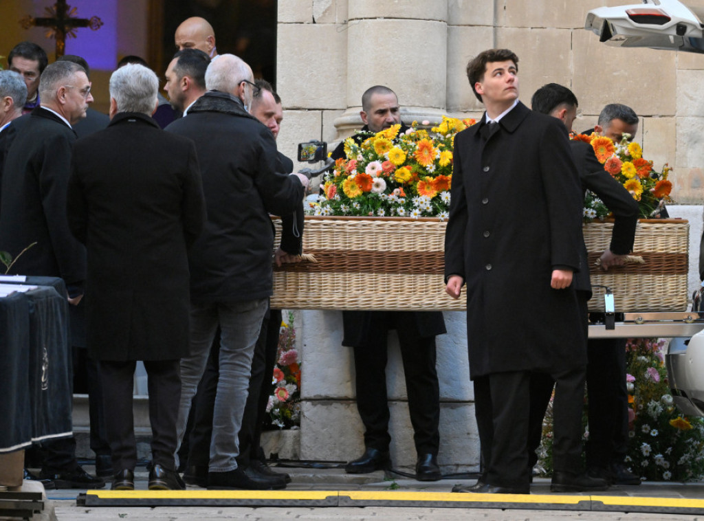 Brižit Bardo sahranjena u strogoj privatnosti na groblju u Sen Tropeu