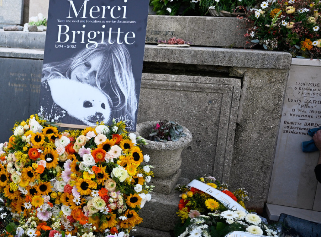 Brižit Bardo sahranjena u strogoj privatnosti na groblju u Sen Tropeu