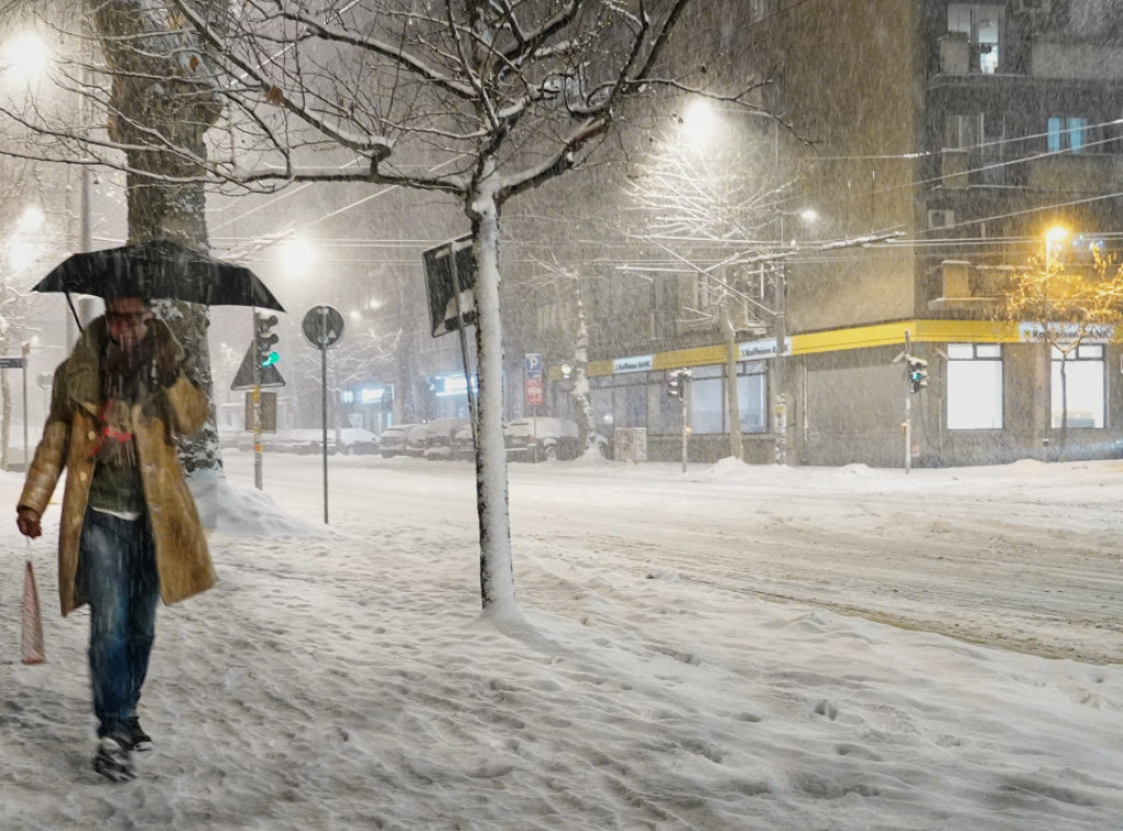 RHMZ: Oprez svim učesnicima u saobraćaju zbog snega, ledene kiše i poledice