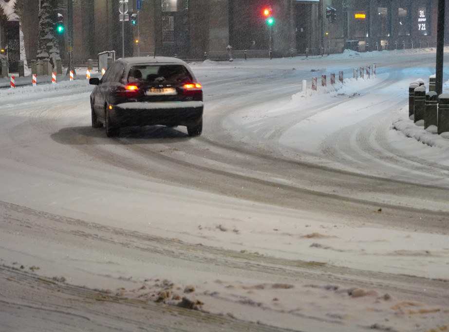 RHMZ izdao upozorenje: Sneg će povremeno biti jak, što može otežati saobraćaj
