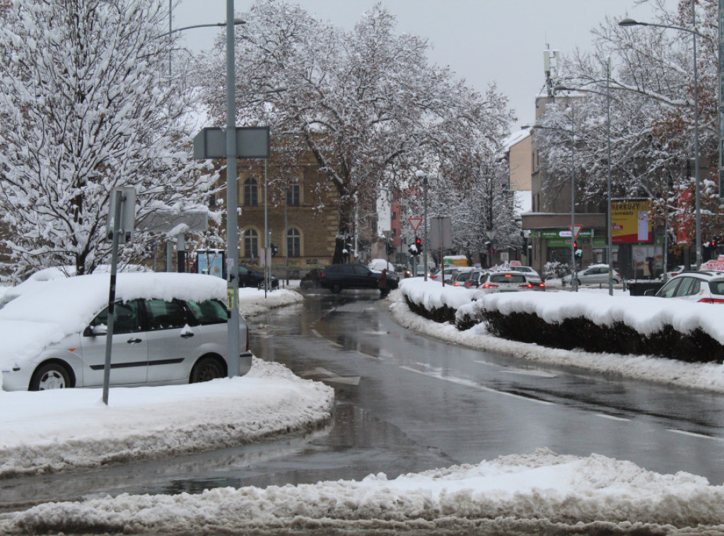 Zoran Stojisavljević: Na svim putevima saobraćaj se obavlja normalno, ali usporeno