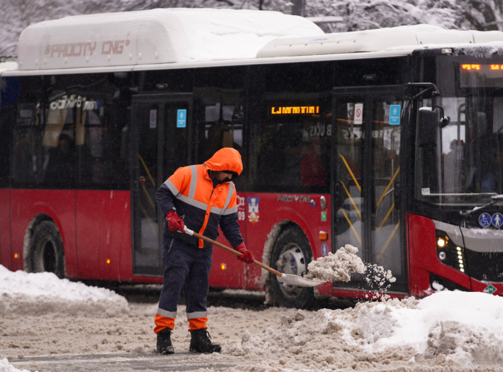 GSP: Na ulicima ukupno 1.445 vozila, zbog snega trase pojedinih linija izmenjene