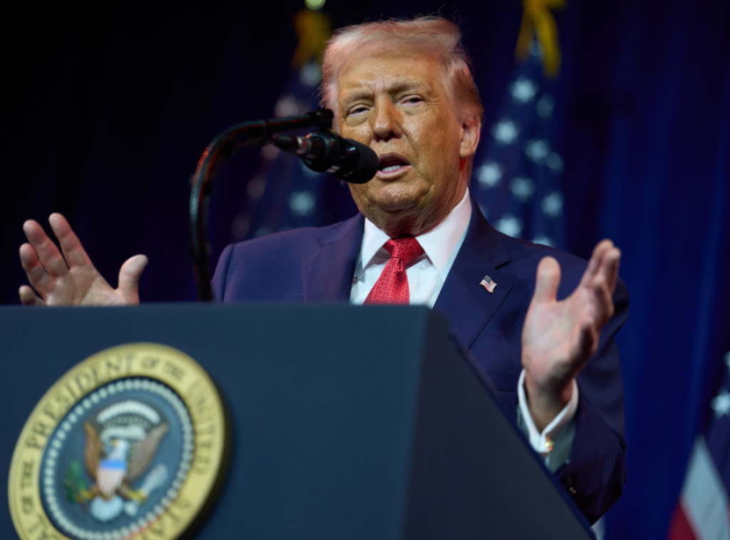 Foks njuz: Tramp odobrio carine od 500 odsto za zemlje koje kupuju energente od Rusije