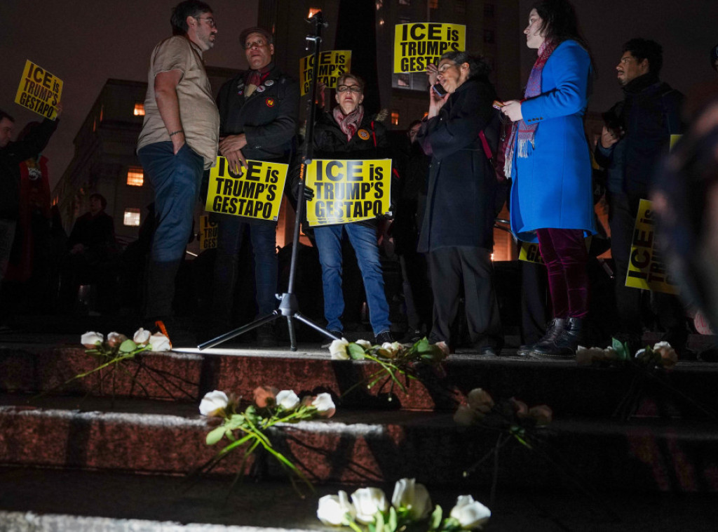 Mineapolis: Stotine ljudi okupljeno na bdenju u znak sećanja na ubijenu Rene Nikol Gud