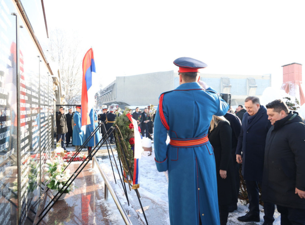 U Banjaluci otkriveno Centralno spomen-obeležje sa 26.000 uklesanih imena poginulih