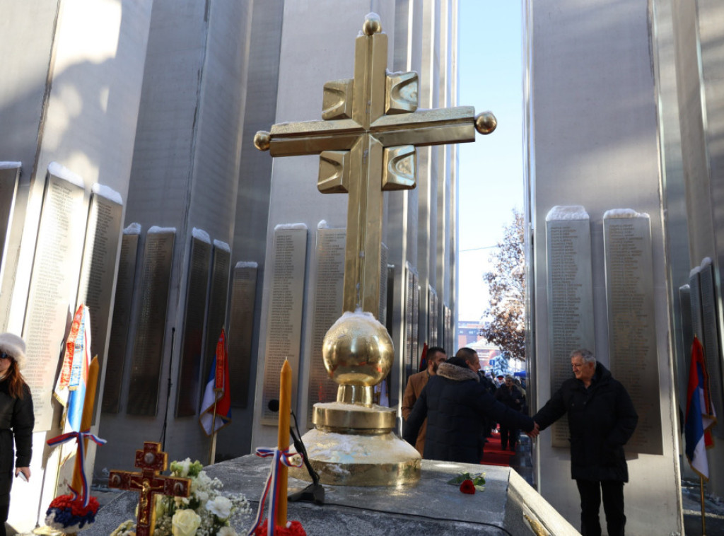 U Banjaluci otkriveno Centralno spomen-obeležje sa 26.000 uklesanih imena poginulih