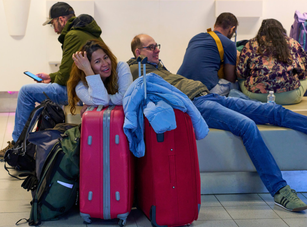 Aerodrom u Amsterdamu otkazao najmanje 800 letova zbog snega i vetra