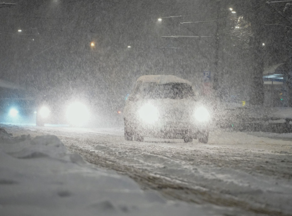 RHMZ: Tokom večeri i noći veoma hladno, oprez vozačima zbog snega i leda