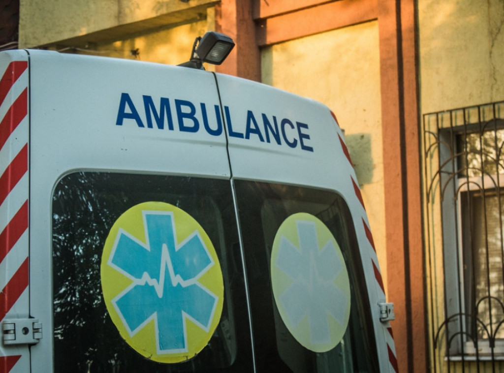 Bračni par poginuo u udesu u Novom Selu, troje dece hospitalizovano