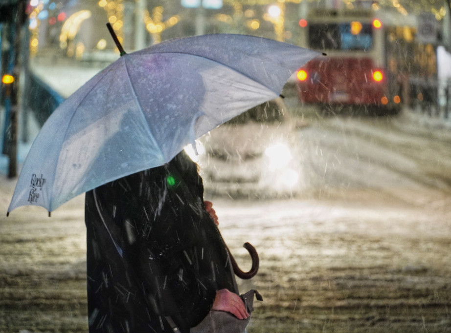 RHMZ: Tokom večeri oblačno i kiša koja će se ponegde lediti pri tlu, oprez vozačima