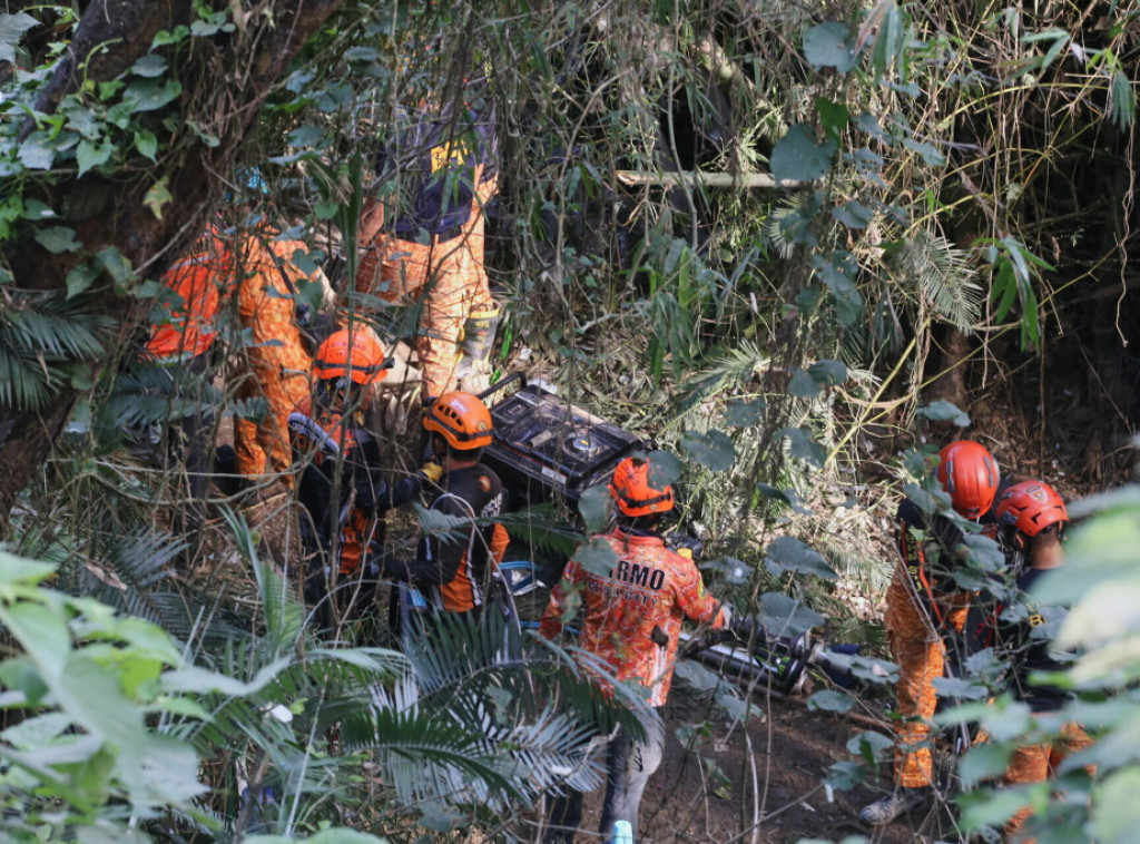 Lavina smeća zatrpala deponiju na Filipinima, jedna osoba poginula, 38 nestalih