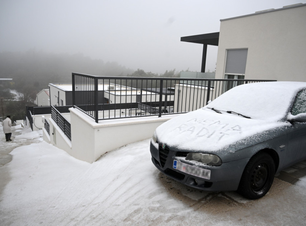 Hrvatska: Vatrogasci imali 34 intervencije zbog snega i leda