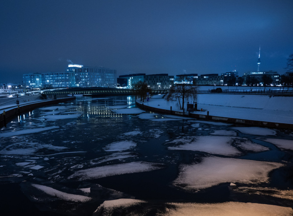 Železnički saobraćaj u prekidu na severu Nemačke zbog snežne olujeEli