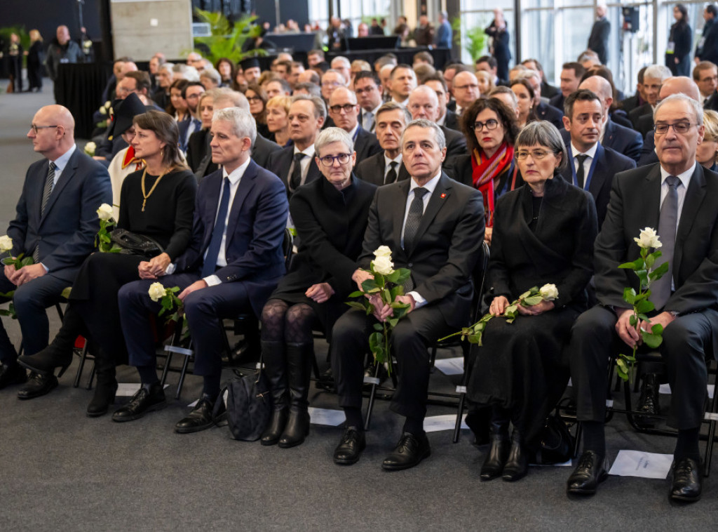 Počela komemoracija žrtvama požara u baru u Kran Montani