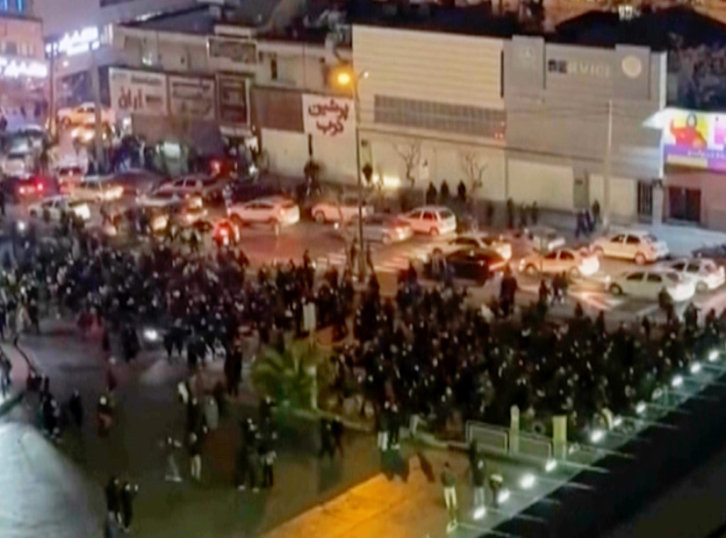 Iran: Od početka protesta poginulo 48 demonstranata i 14 pripadnika snaga bezbednosti
