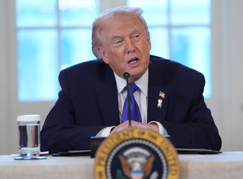 Tramp: Pratimo situaciju u Iranu, ako počnu da ubijaju ljude udarićemo snažno