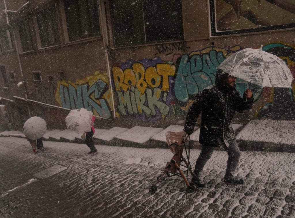 Više od pola Turske pod meteo-alarmom zbog obilnih padavina, oluja i lavina