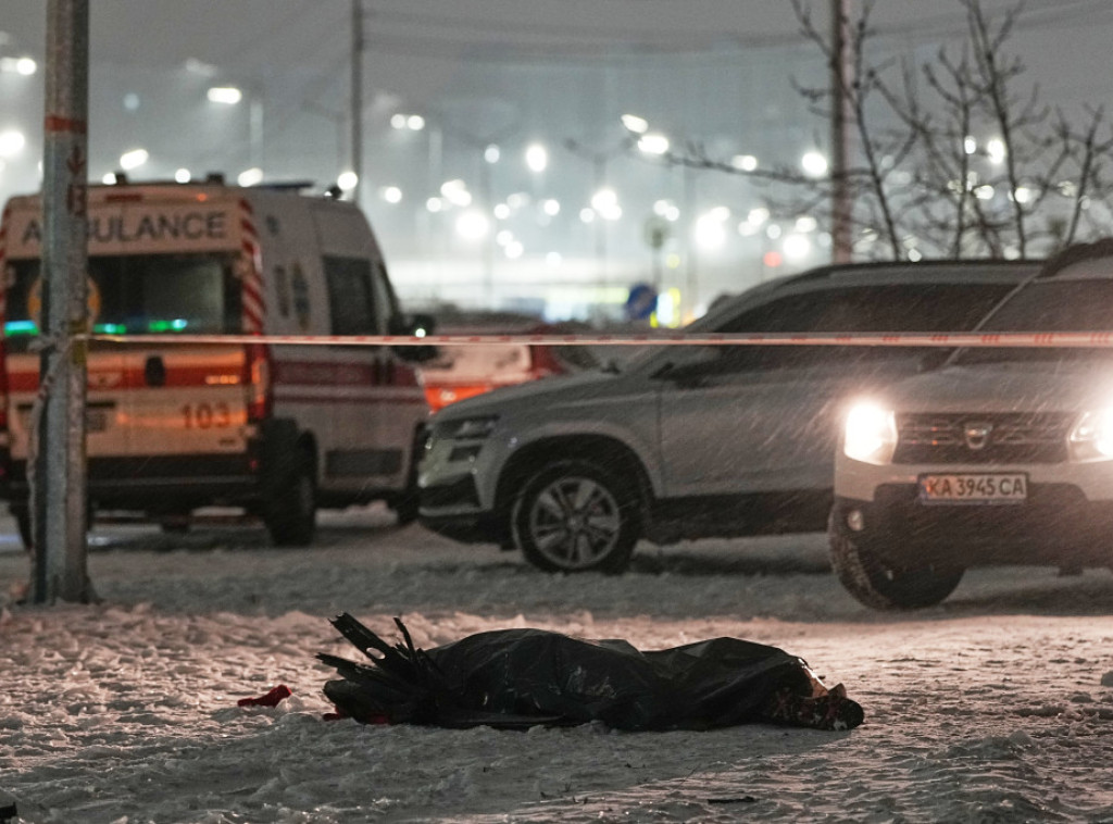 U Kijevu obustavljeno snabdevanje vodom, grejanjem i električni gradski saobraćaj