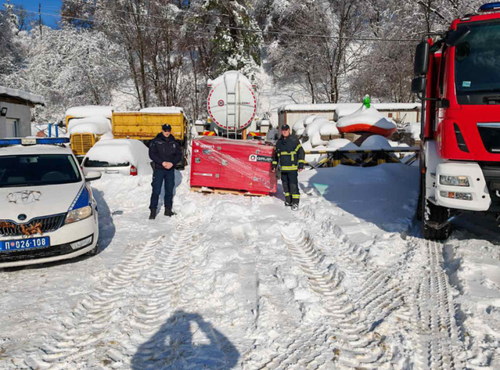 Angažovani svi kapaciteti MUP-a, obezbeđeno 19 agregata za ugrožena područja