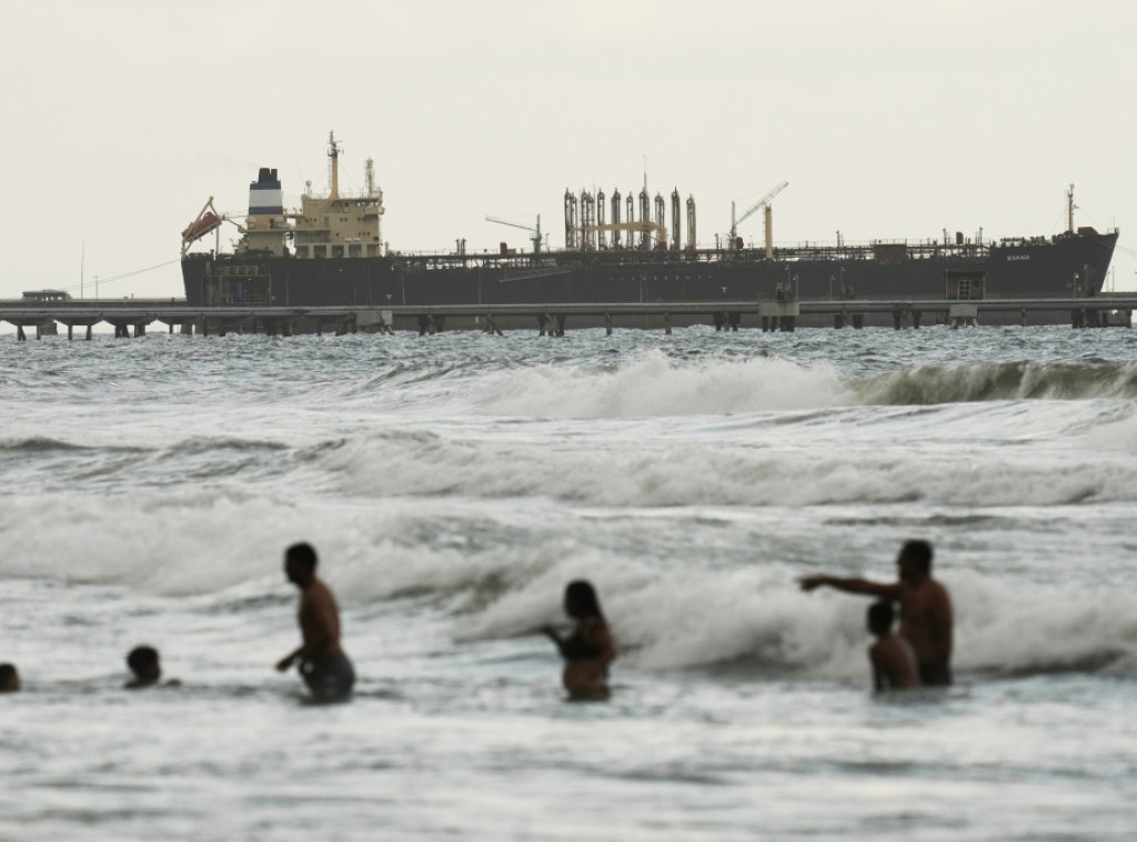 Najmanje četiri tankera koji su isplovili iz Venecuele vratila se u vode te zemlje