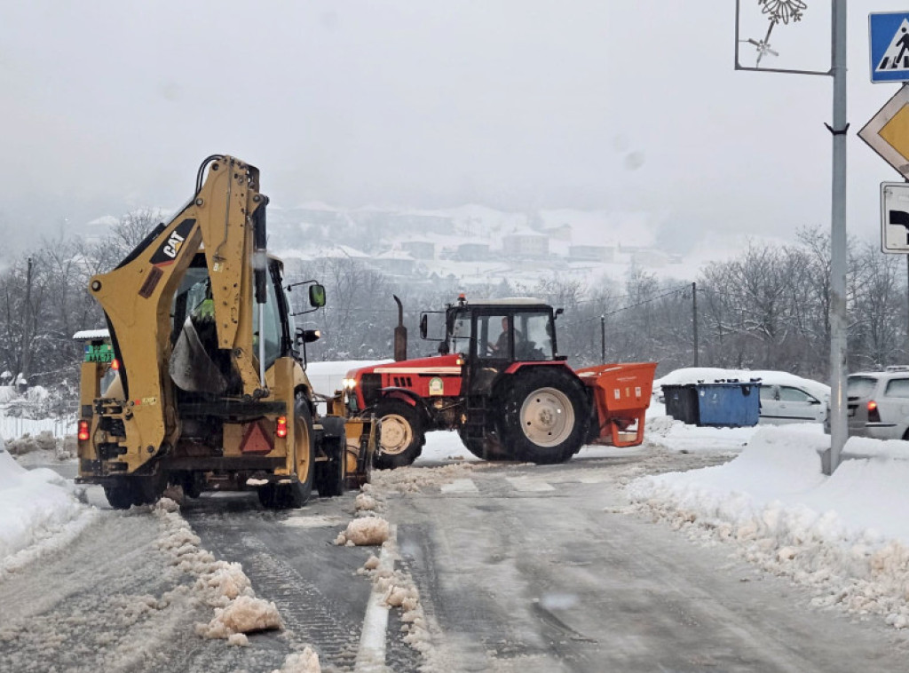 U selima kod Prijepolja visina snežnog pokrivača prelazi pola metra