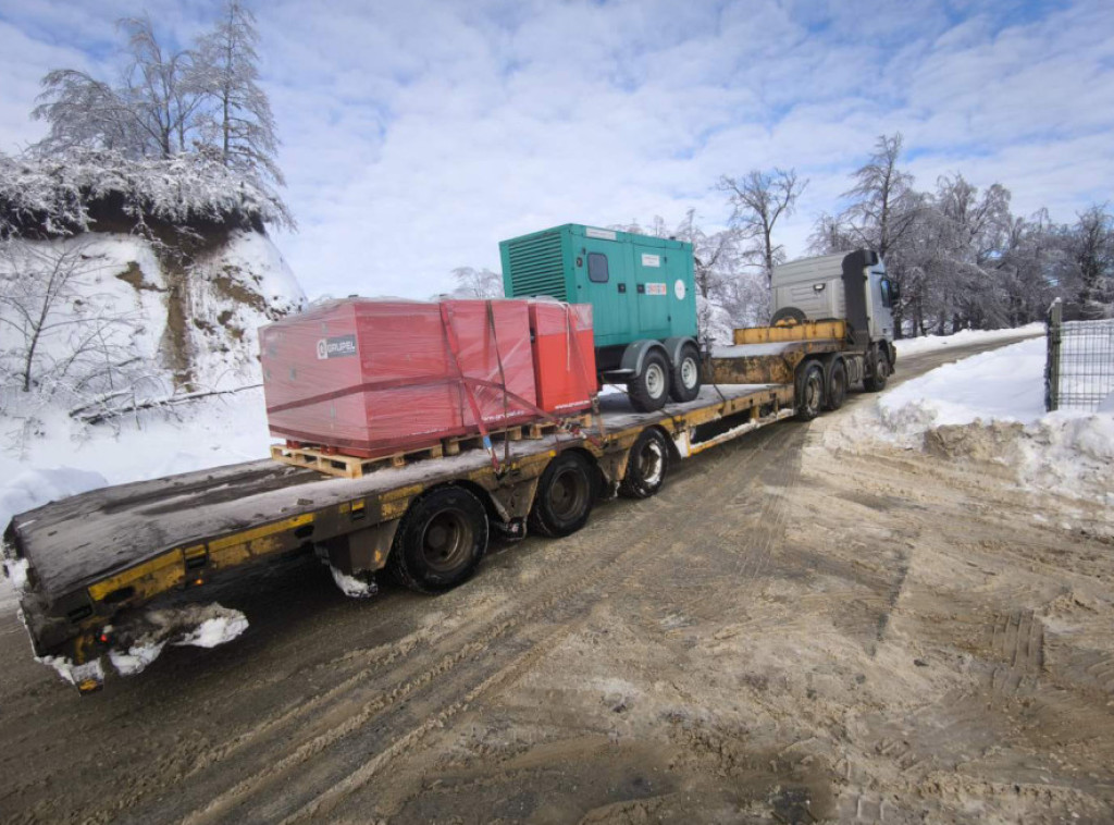 MUP: Opasnost od leda i poledice na putevima zbog snega i niske temperature