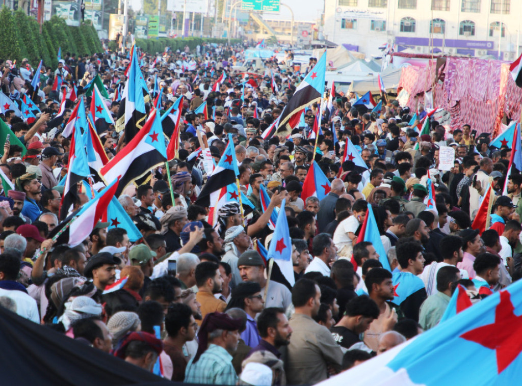 Hiljade ljudi izašlo na ulice Adena u znak podrške Južnom prelaznom savetu