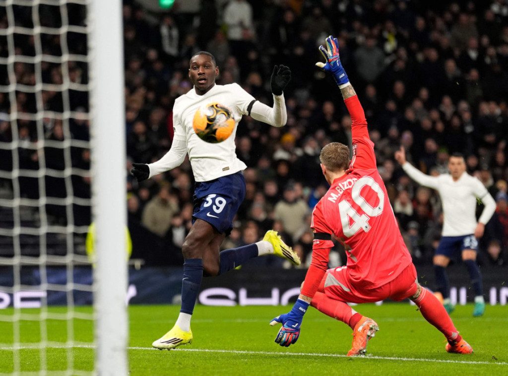 Fudbaleri Aston Vile kao gosti pobedili Totenhem u trećem kolu engleskog FA Kupa