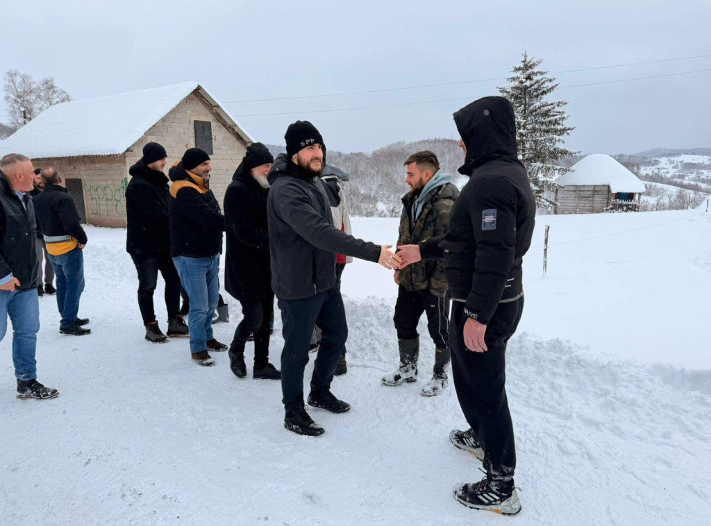 Ministar Zukorlić obišao zavejana sela u Opštini Sjenica, najteže u Kladničkom kraju