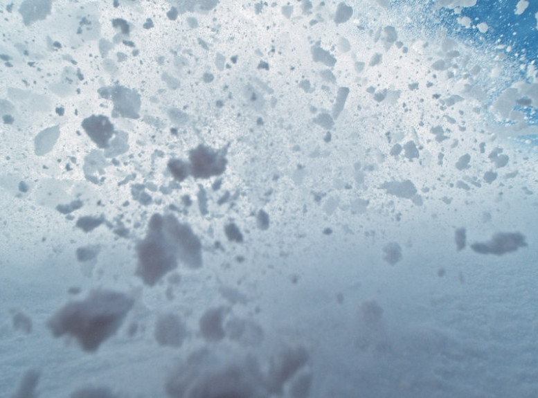 Dve osobe poginule, jedna teško povređena u lavini u italijanskim Alpima