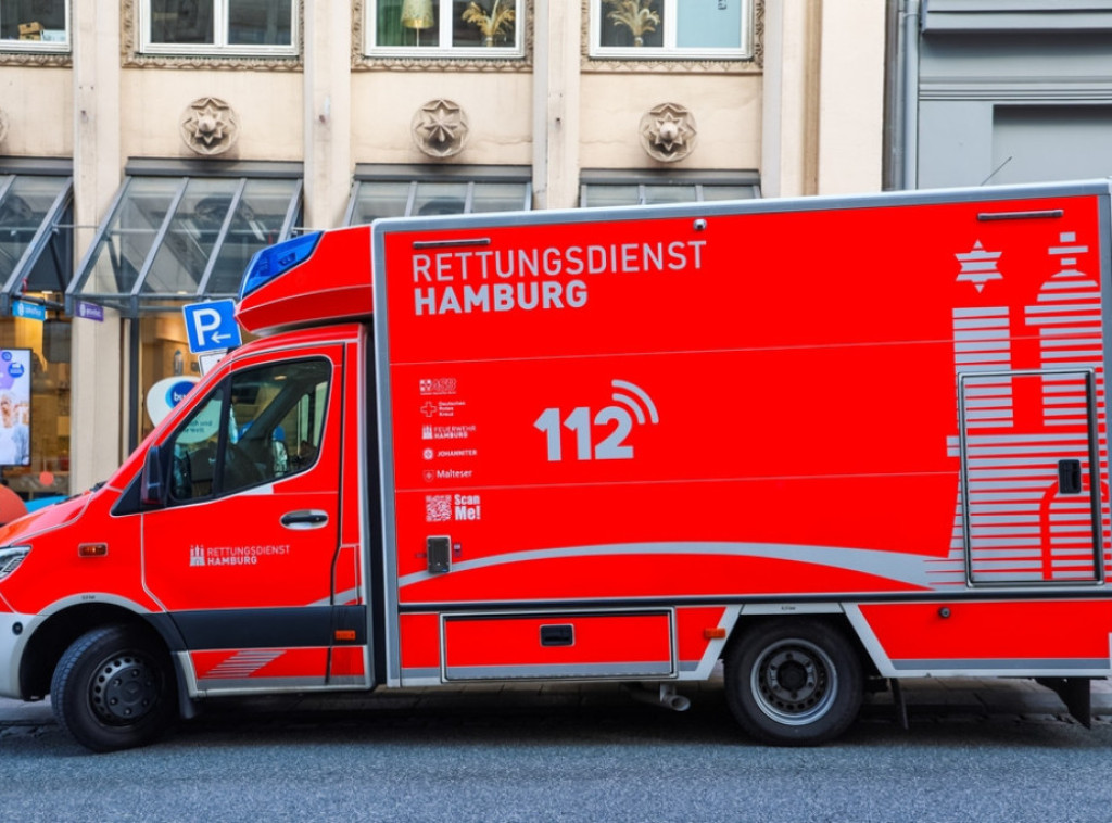 Žena u Hamburgu rodila bebu u kolima uz pomoć vatrogasaca