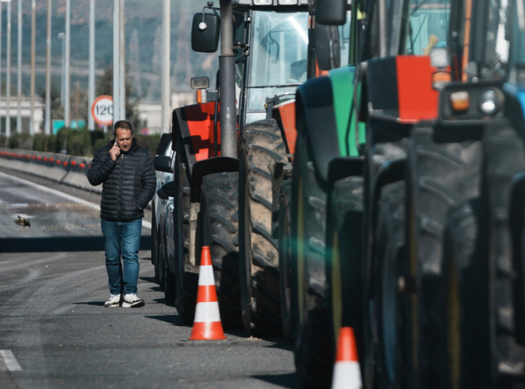Belgijski poljoprivrednici sa 50 traktora blokirali ulaz na aerodrom Ostende