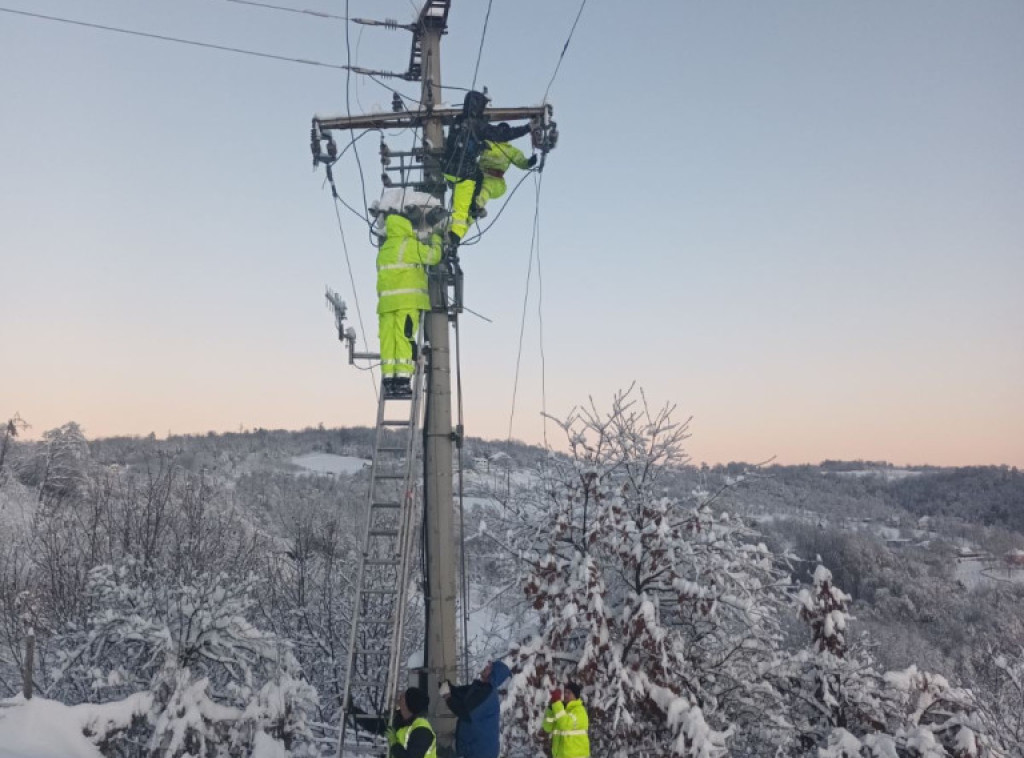 U Mionici se postavlja novi trafo, potpuna normalizacija se očekuje do kraja dana