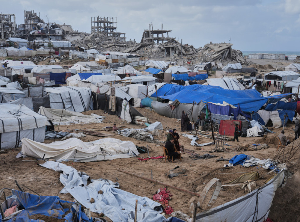 Gaza: Učenici pohađaju nastavu u improvizovanim školama pod šatorima