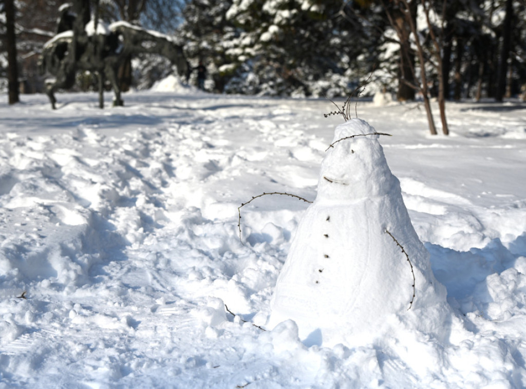 RHMZ pozvao na oprez zbog poledice, tokom dana sporo otapanje snega