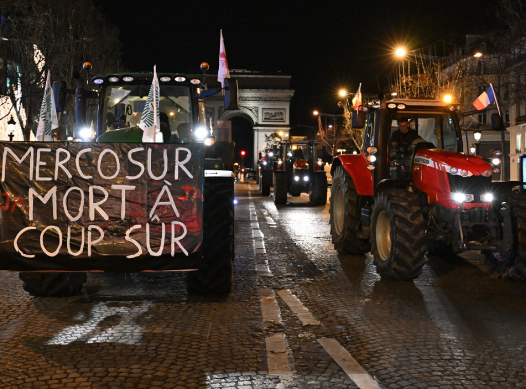Poljoprivrednici od jutros traktorima ponovo protestuju u Parizu
